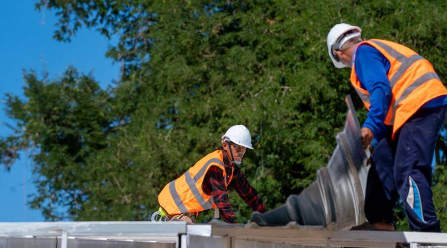 Professional gutter cleaning in Mohler, WA